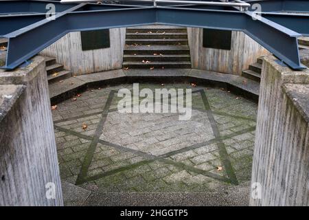 Memoriale sulla vecchia piazza della sinagoga con la Stella di David, Germania, bassa Sassonia, Goettingen Foto Stock