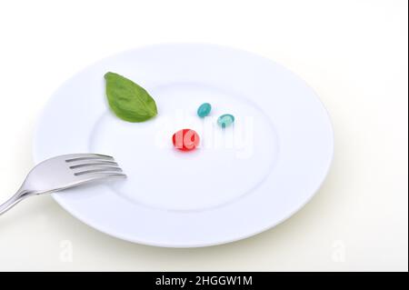 immagine simbolica per alimenti sintetici, consumo di compresse, abuso di compresse, dieta Foto Stock