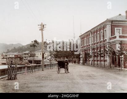 Fine 19th secolo fotografia d'epoca: Ufficio postale Nagasaki, Giappone Foto Stock