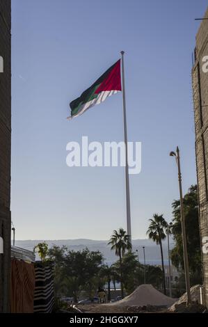 La bandiera della rivolta araba, chiamata anche bandiera di Hejaz, utilizzata dai nazionalisti arabi durante la rivolta araba contro l'Impero ottomano Foto Stock