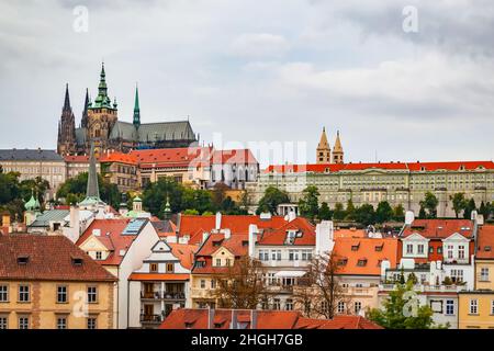 Mala Strana e il quartiere del Castello di Praga, in Czechia Foto Stock