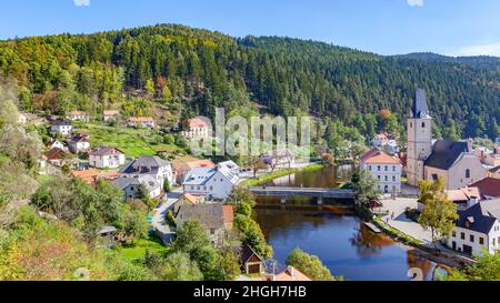 Rozmberk nad Vltavou - pittoresca città vecchia nella regione della Boemia meridionale, in Cechia. Panorama, vista panoramica Foto Stock