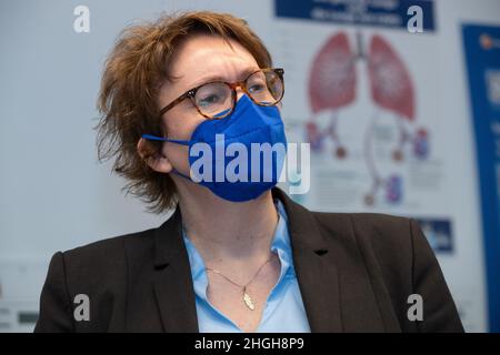 Bad Rothenfelde, Germania. 21st Jan 2022. Il Ministro della Sanità della bassa Sassonia Daniela Behrens (SPD) parla durante la sua visita alla Teutoburger Wald Clinic, una clinica di riabilitazione per i malati post-Covid. Credit: Friso Gentsch/dpa/Alamy Live News Foto Stock