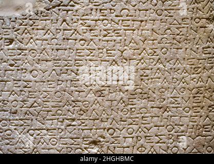 Antica Iscrizione greca (Decreto di Proxeny), 2nd secolo a.C. da Troia. Museo Archeologico di Istanbul, Turchia. Foto Stock