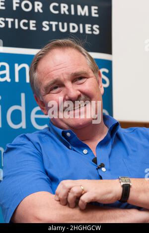 Il Professor David John Nutt (Londra, 16 aprile 1951) è un neuropharmacologo inglese specializzato nella ricerca di farmaci che influenzano il cervello e. Foto Stock