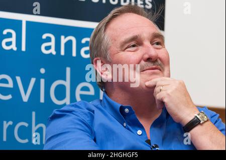 Il Professor David John Nutt (Londra, 16 aprile 1951) è un neuropharmacologo inglese specializzato nella ricerca di farmaci che influenzano il cervello e. Foto Stock