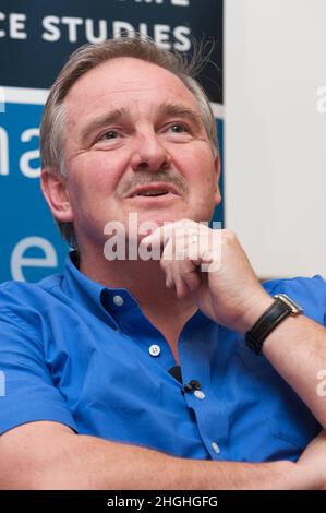 Il Professor David John Nutt (Londra, 16 aprile 1951) è un neuropharmacologo inglese specializzato nella ricerca di farmaci che influenzano il cervello e. Foto Stock