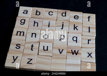 Alfabeto lettere su legno pezzi di Scrabble, close up Foto Stock