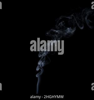 Vapore che sale su sfondo scuro. Sfondi di fumo astratti vapore di fumo bianco effetto overlay sulla carta da parati nera. Foto Stock