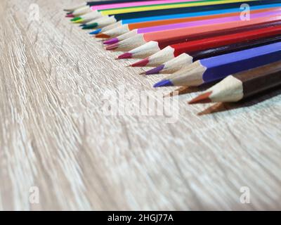 Una serie di matite colorate. Matite a colori. Foto Stock