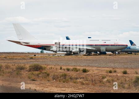 Un ex Boeing 747 della Malaysian Airlines è stato smantellato per le parti presso il Roswell International Air Center, New Mexico Foto Stock