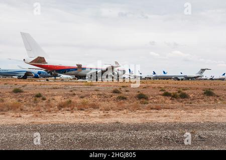 Un ex Boeing 747 della Malaysian Airlines è stato smantellato per le parti presso il Roswell International Air Center, New Mexico Foto Stock