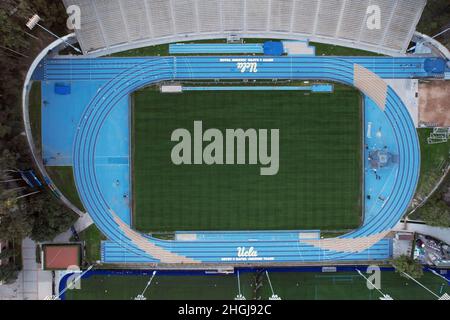 Vista aerea del Drake Stadium sul campus UCLA giovedì 20 gennaio 2022 a Los Angeles. Lo stadio ospita la pista e il campo UCLA Bruins Foto Stock