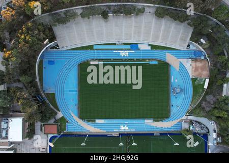 Vista aerea del Drake Stadium sul campus UCLA giovedì 20 gennaio 2022 a Los Angeles. Lo stadio ospita la pista e il campo UCLA Bruins Foto Stock