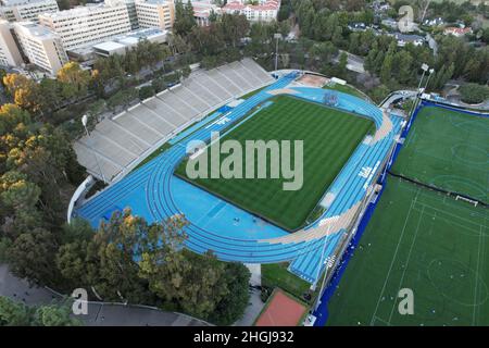 Vista aerea del Drake Stadium sul campus UCLA giovedì 20 gennaio 2022 a Los Angeles. Lo stadio ospita la pista e il campo UCLA Bruins Foto Stock