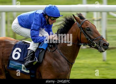 Foto di archivio datata 21-08-2020 di William Buick a bordo della corona navale. Naval Crown ha registrato la sua prima vittoria in quasi un anno nel Gruppo due al Fahidi Fort a Meydan. Data di emissione: Venerdì 21 gennaio 2022. Foto Stock