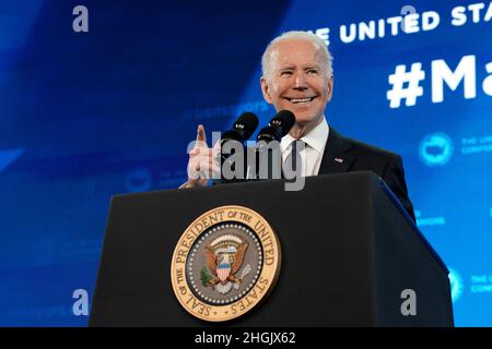 Washington DC, Stati Uniti. 21st Jan 2022. Il Presidente degli Stati Uniti Joe Biden si rivolge al Mayors 90th Annual Winter Meeting a Washington il 21 gennaio 2022. Photo by Yuri Gripas/ABACAPRESS.COM Credit: Abaca Press/Alamy Live News Foto Stock