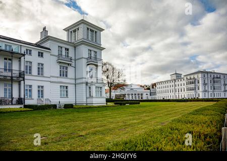 Ville facciata, Kurhaus e Grand Hotel a Heiligendamm, Meclemburgo-Pomerania occidentale, Germania, Europa Foto Stock