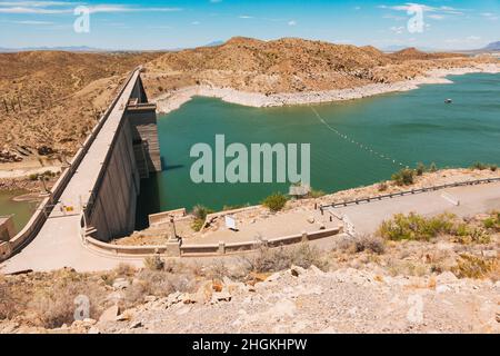 La diga di Elephant Butte crea un serbatoio sul Rio Grande vicino alla verità o alle conseguenze, New Mexico Foto Stock