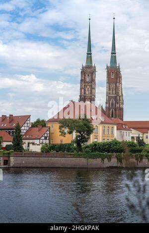 Cattedrale di San Giovanni Battista Skyline con il fiume Oder all'Isola della Cattedrale (Ostrow Tumski) - Breslavia, Polonia Foto Stock