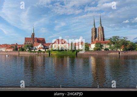 Isola della Cattedrale (Ostrow Tumski) Skyline con la Cattedrale di San Giovanni Battista e la Collegiata della Santa Croce - Breslavia, Polonia Foto Stock