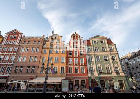 Le case di città colorate a Piazza del mercato (Piazza Rynek) - Wroclaw, Polonia Foto Stock