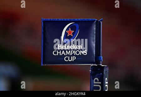 Twickenham, Regno Unito. 21st Jan 2022. European Champions Cup Rugby. Harlequins V Castres Olympique. Twickenham Stoop. Twickenham. La bandiera d'angolo con il marchio EPCR. Heineken Champions Cup. Credit: Sport in immagini/Alamy Live News Foto Stock