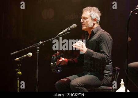 Madrid, Spagna. 21st Jan 2022. Carlos Tarque, membro di M-Clan, offre un concerto acustico al Teatro Circo nell'ambito del festival Inverfest 2022. Credit: SOPA Images Limited/Alamy Live News Foto Stock