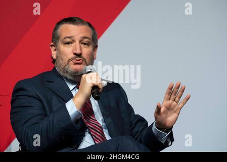 Austin, Texas, Stati Uniti. 21st Jan 2022. Il senatore degli Stati Uniti TED CRUZ, repubblicano del Texas, descrive in dettaglio le sue numerose critiche all'amministrazione del presidente Biden durante un discorso di apertura alla conferenza politica della Texas Public Policy Foundation ad Austin. Cruz è apparsa con il collega Sen. John Cornyn ed entrambi i texani prevedono grandi guadagni repubblicani nelle elezioni di metà mandato di quest'autunno. (Credit Image: © Bob Daemmrich/ZUMA Press Wire) Credit: ZUMA Press, Inc./Alamy Live News Foto Stock