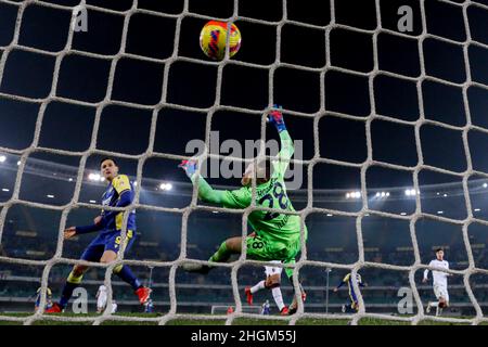 Stadio Marcantonio Bentegodi, Verona, 21 gennaio 2022, Nikola Kalinic (Hellas Verona FC) segna il secondo gol della partita Foto Stock