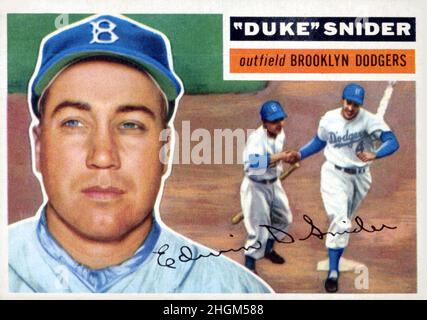 Una carta da baseball da 1956 Tops raffigurante la stella giocatore e Hall of Famer Dyke Snider con i Brooklyn Dodgers. Foto Stock