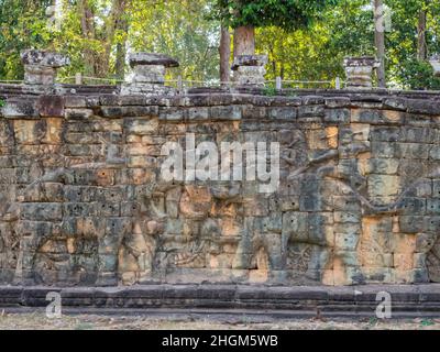 La Terrazza degli Elefanti fa parte della città murata di Angkor Thom - Siem Reap, Cambogia Foto Stock