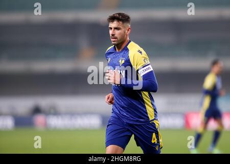 Verona, 21 gennaio 2022. Miguel Veloso centrocampista per Hellas Verona durante la Serie A football match tra Hellas Verona FC e Bologna FC. Credit: Stefano Nicoli/Speed Media/Alamy Live News Foto Stock