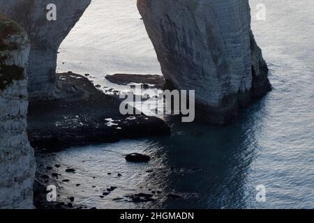 Etretat, Francia. 21 Dic, 2021.Etretat, la scogliera dell'Amont a Etretat, Francia Foto Stock