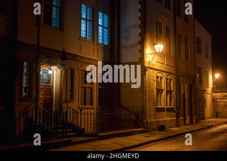 Costruendo lungo Merton Street la mattina presto in gennaio. Oxford, Oxfordshire, Inghilterra Foto Stock