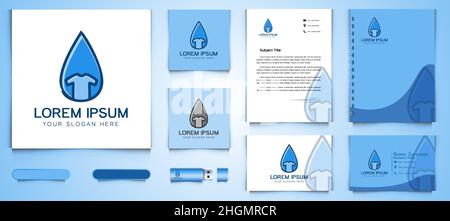 Water drop e t shirt, lavanderia logo e business branding modello di ispirazione disegni isolato su sfondo bianco Illustrazione Vettoriale