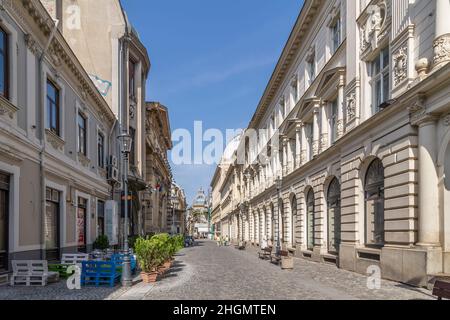 Strada Stavropoleos nel centro storico di Bucarest, Romania, in una giornata di sole Foto Stock