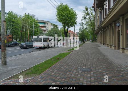 Kaliningrad, Russia - 16 maggio 2021: Trasporto a Kaliningrad in un giorno cupo Foto Stock
