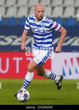 Doetinchem, Paesi Bassi. 21st Jan 2022. DOETINCHEM, PAESI BASSI - GENNAIO 21: Elmo Lieftink di De Graafschap dribbles con la palla durante la partita olandese Keukenkampioendivisie tra De Graafschap e Almere City FC a De Vijverberg il 21 Gennaio 2022 a Doetinchem, Paesi Bassi (Foto di Rene Nijhuis/Orange Pictures) credito: Orange Pics Live News BV/Alamy Foto Stock