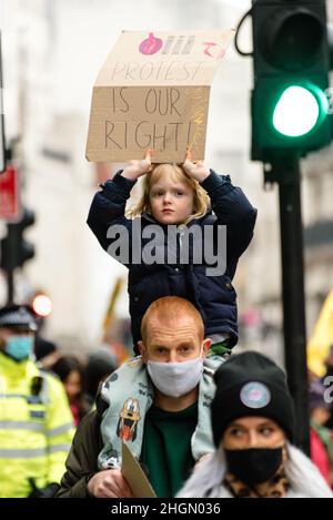 Londra, Regno Unito. 15 gennaio 2022. Protesta contro la polizia del governo, il crimine, la condanna e la legge giudiziaria (PCSC) e la legge sulla nazionalità e i confini (NBB) Foto Stock