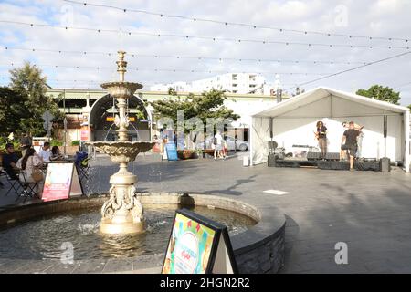 Sydney, Australia. 22nd gennaio 2022. Il canto e la danza sono vietati agli eventi di Strathfield Nights a causa delle leggi draconiane promulgate dal governo del NSW. Credit: Richard Milnes/Alamy Live News Foto Stock