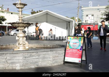 Sydney, Australia. 22nd gennaio 2022. Il canto e la danza sono vietati agli eventi di Strathfield Nights a causa delle leggi draconiane promulgate dal governo del NSW. Credit: Richard Milnes/Alamy Live News Foto Stock