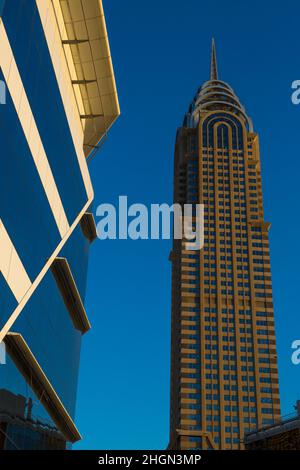 EMIRATI ARABI UNITI, DUBAI, VICINO QUARTIERE MARINA LE TORRI GEMELLE AL KAZIM NEL QUARTIERE INTERNET DI DUBAI Foto Stock