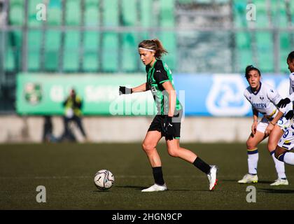 Sassuolo, Italia. 22nd Jan 2022. Sassuolo, Italia, Gennaio 22 2022 Dubcova Kamila (10 Sassuolo Calcio Femminile) in azione durante la Serie un gioco Femminile tra Sassuolo ed Hellas Verona Donne allo Stadio Enzo Ricci a Sassuolo, Italia Michele Finessi/SPP Credit: SPP Sport Press Photo. /Alamy Live News Foto Stock