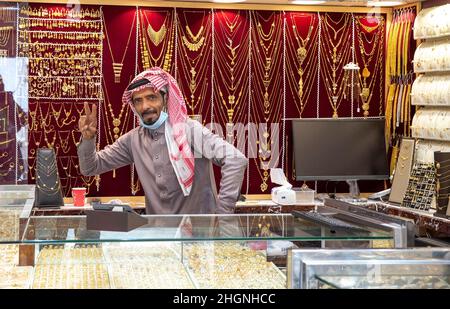 Taif, Arabia Saudita, 5th gennaio 2022: Venditore di gioielli in Arabia Saudita Foto Stock