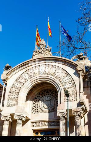 Facciata della Corte superiore di giustizia della Catalogna (Tribunal Superior de Justicia de Cataluña) a Barcellona, Catalogna, Spagna Foto Stock