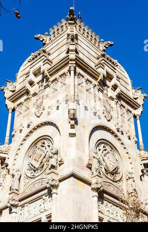 Facciata della Corte superiore di giustizia della Catalogna (Tribunal Superior de Justicia de Cataluña) a Barcellona, Catalogna, Spagna Foto Stock