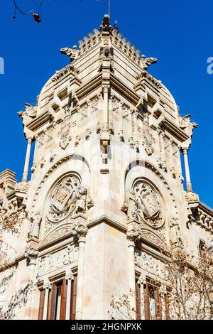 Facciata della Corte superiore di giustizia della Catalogna (Tribunal Superior de Justicia de Cataluña) a Barcellona, Catalogna, Spagna Foto Stock