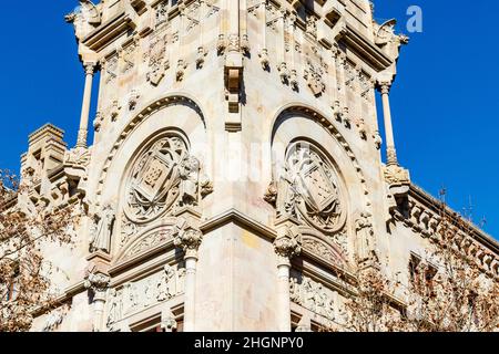 Facciata della Corte superiore di giustizia della Catalogna (Tribunal Superior de Justicia de Cataluña) a Barcellona, Catalogna, Spagna Foto Stock