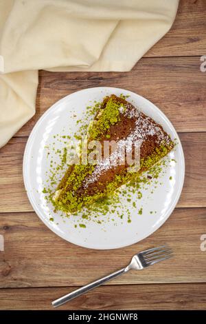 Turco tradizionale Dessert Ekmek Kadayif / Pan Pudding. Dessert Ramadan con crema Foto Stock